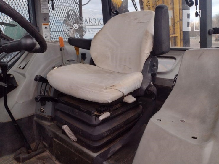 2002-massey-ferguson-4233-image-14