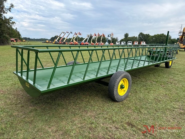 new/unused-stoltzfus-24'-slant-bar-feeder-wagon-image-2