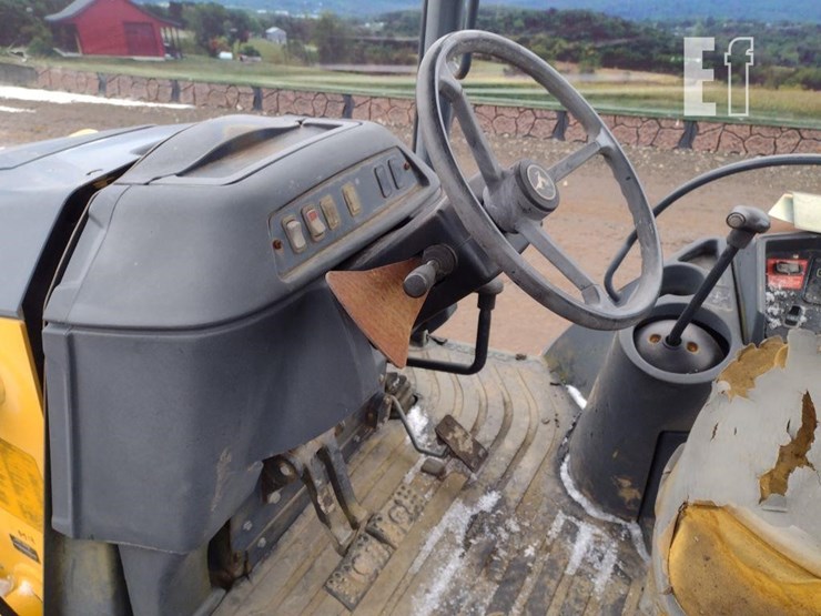 2005-deere-310g-image-13