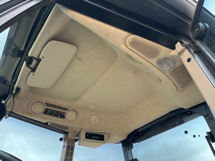 2015-john-deere-5100e-image-14