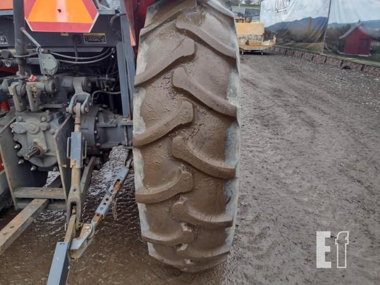 10-kubota-m108-tractor-image-17