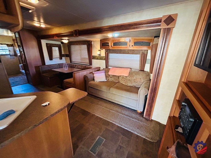 2011-keystone-hornet-platinum-31rbds-t/a-camper-trailer-image-59