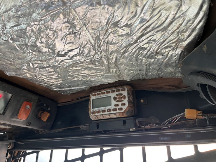 #t15612-•-2006-john-deere-320-skid-steer-image-14