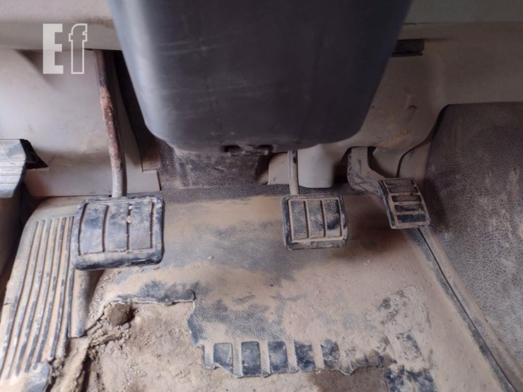 12-volvo-vhd-dump-truck^title^-image-9