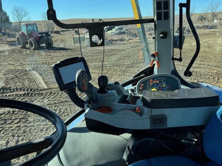 2010-new-holland-t7050-image-9