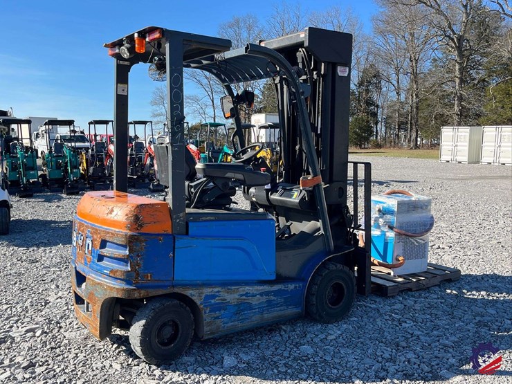 byd-ecb27c-electric-counterbalanced-forklift-image-4