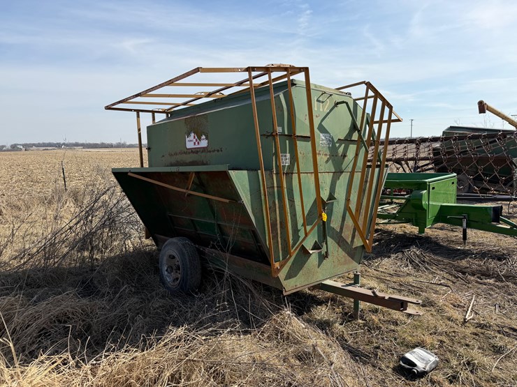 #1071-•-calf-creep-feeder-image-1