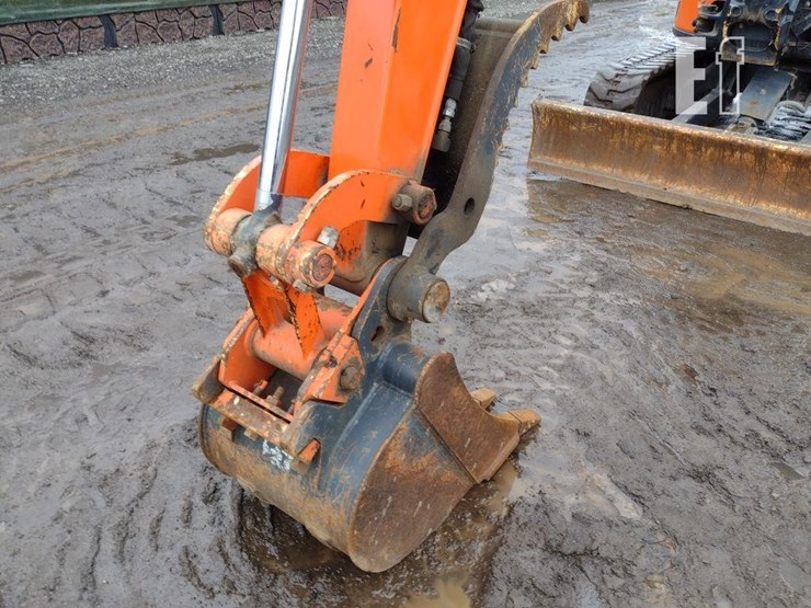 2014-hitachi-zx35u-image-17