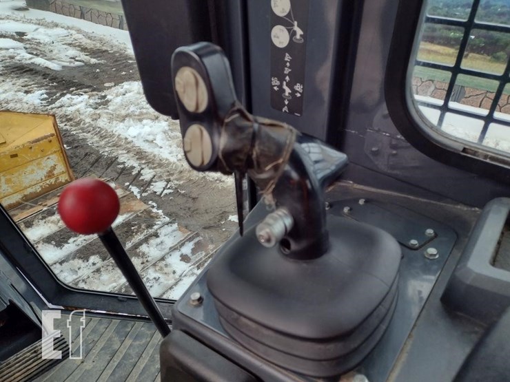 2022-deere-650k-lgp-image-11