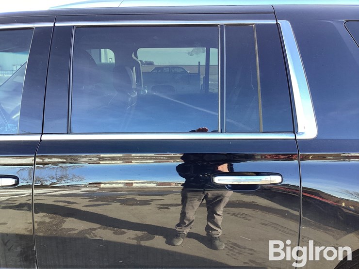 2019-cadillac-escalade-esv-image-16