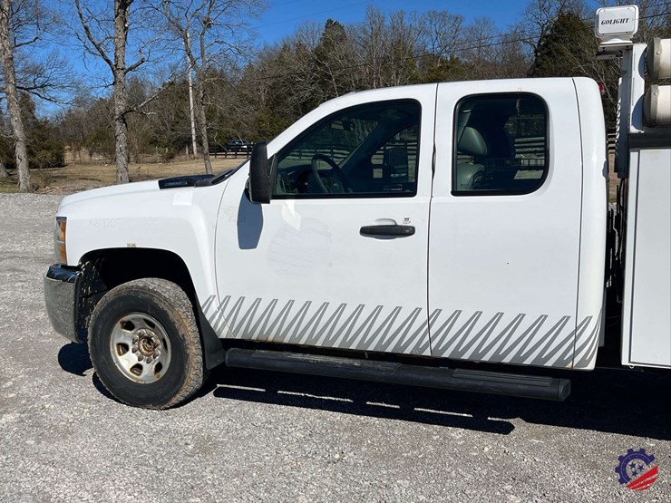 2010-chevrolet-silverado-s/a-service-truck-image-18