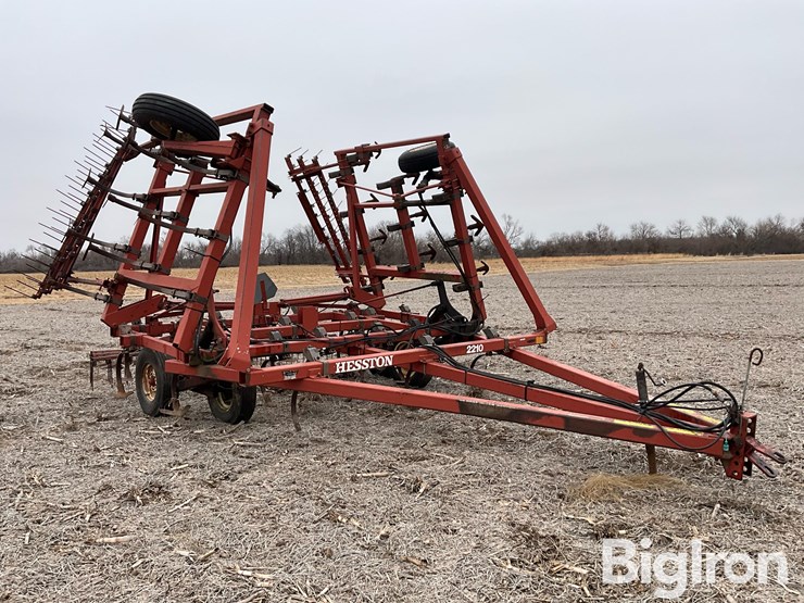 hesston-2210-image-3