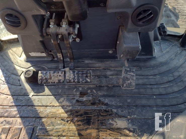 2018-deere-410l-image-11