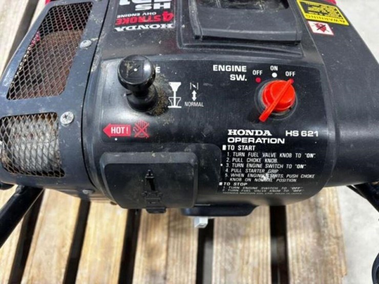 honda-hs621-4-stroke-snow-thrower-image-8