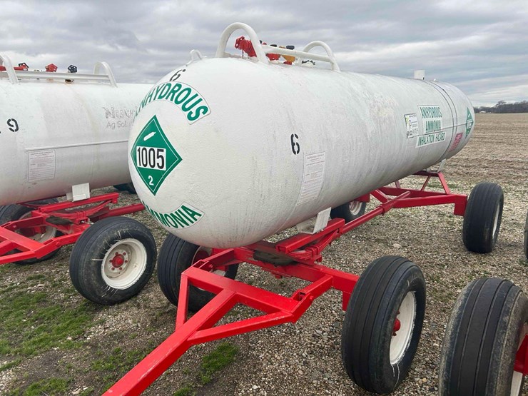1000-gal.-nh3-tank-on-gear-#6-sells-offsite-image-13