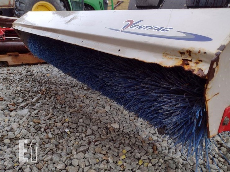 ventrac-3400l-lawn-mower-w/broom-image-17