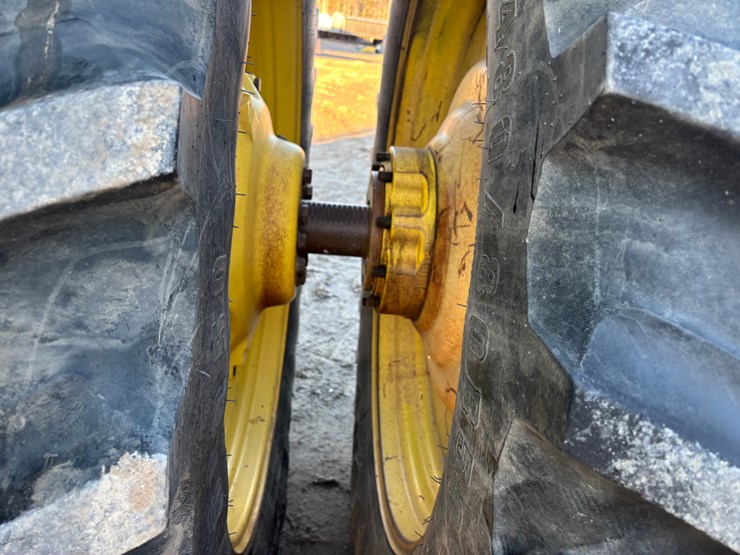 john-deere-8320-image-11