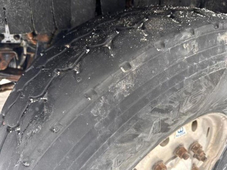 2018-freightliner-114sd-image-46