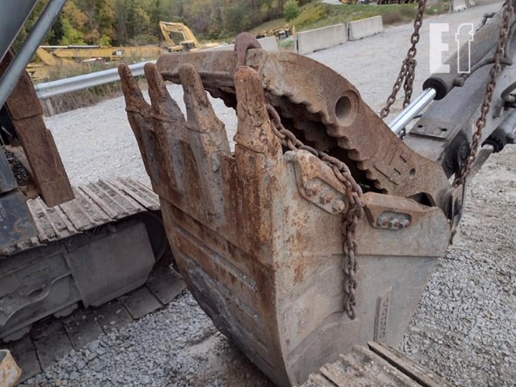 2015-volvo-ec220e-lr-image-23