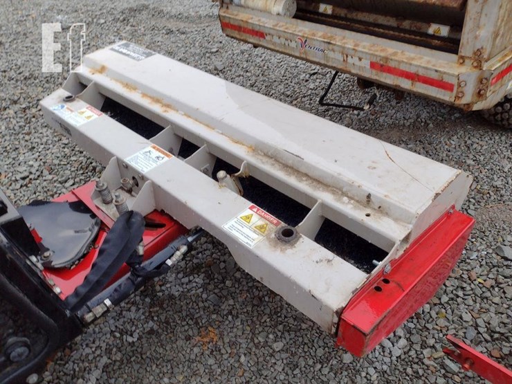 ventrac-3400l-lawn-mower-w/broom-image-19