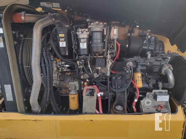 2019-caterpillar-tl1055d-image-25