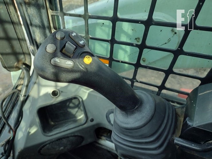 2014-bobcat-t750-image-9