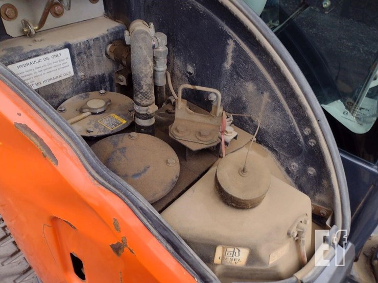 2014-hitachi-zx35u-image-43