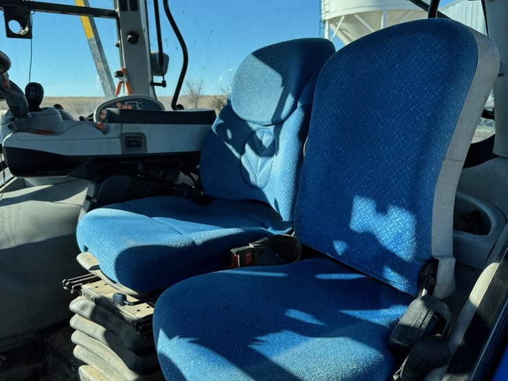 2010-new-holland-t7050-image-8