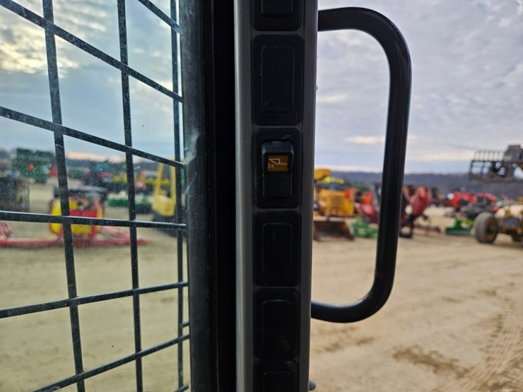 2020-case-tv450-image-29