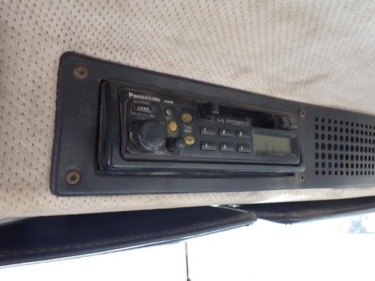 1999-freightliner-fl112-image-37