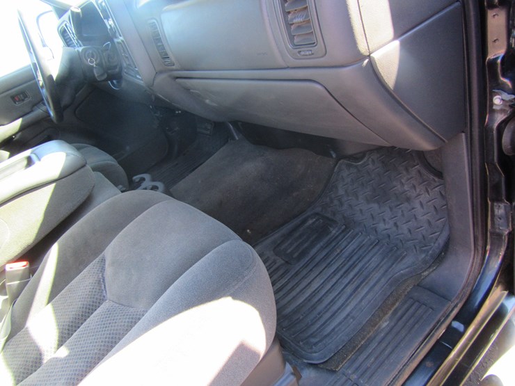 2004-chevrolet-2500-image-39