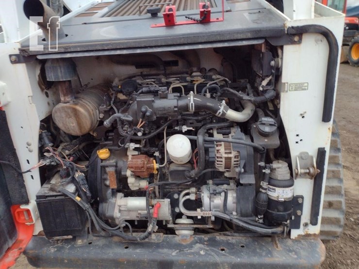 2017-bobcat-t740-image-37