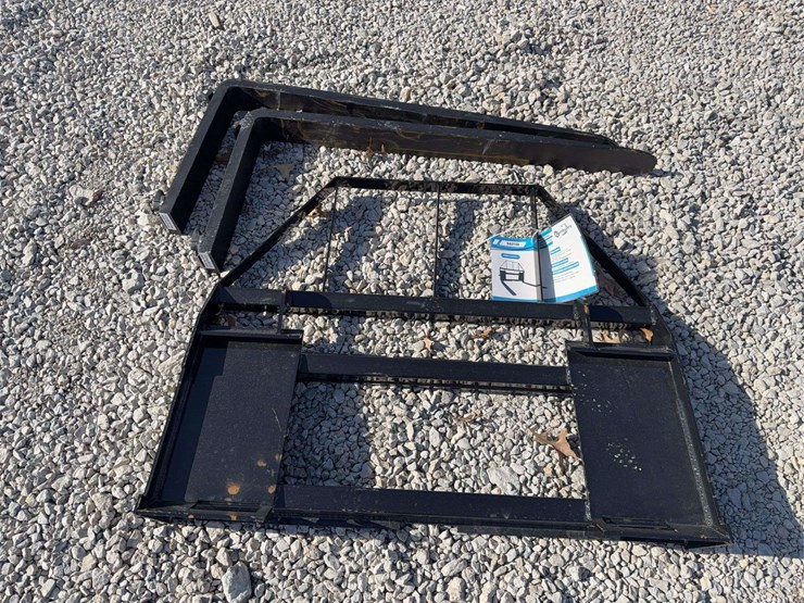 skid-steer-pallet-forks-saii100-image-1