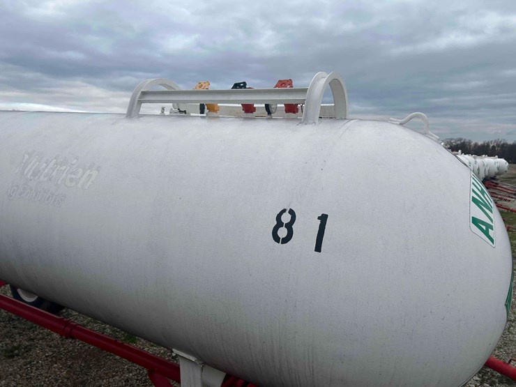 1000-gal.-nh3-tank-on-gear-#81-sells-offsite-image-4