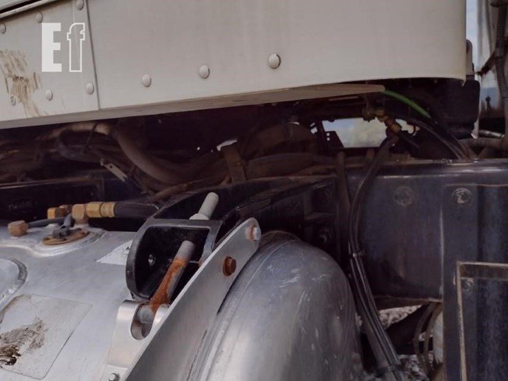 2008-peterbilt-365-image-42