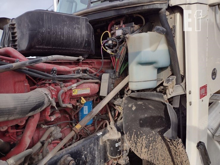 2017-freightliner-122sd-image-22