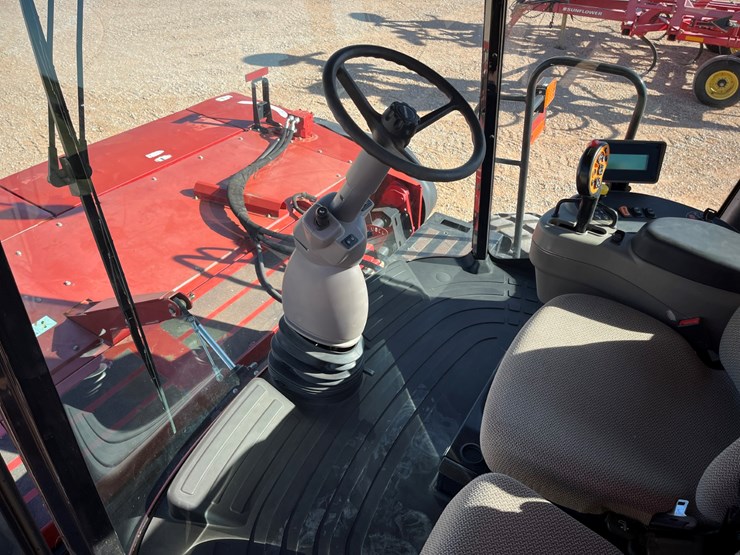 2020-case-ih-wd2104-image-30