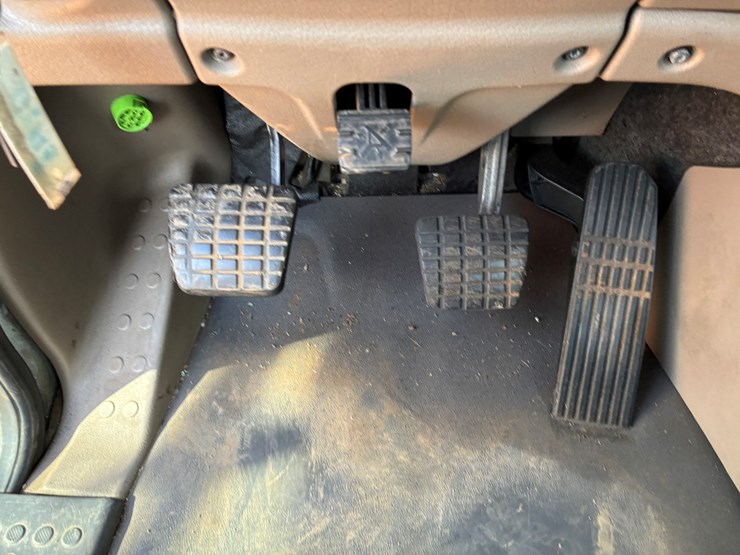 #t8415-•-freightliner-truck-image-14