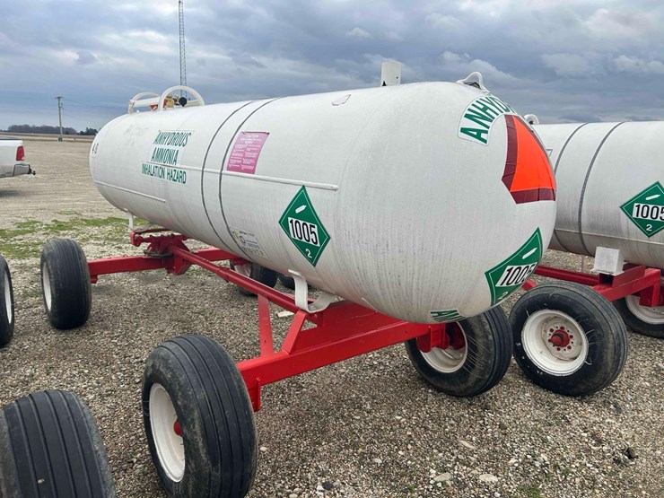 1000-gal.-nh3-tank-on-gear-#48-sells-offsite-image-9
