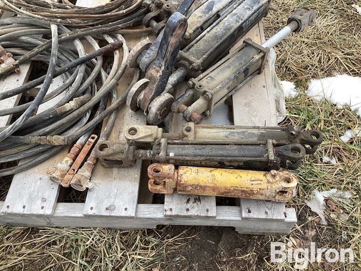 hydraulic-cylinders-and-hoses-image-12