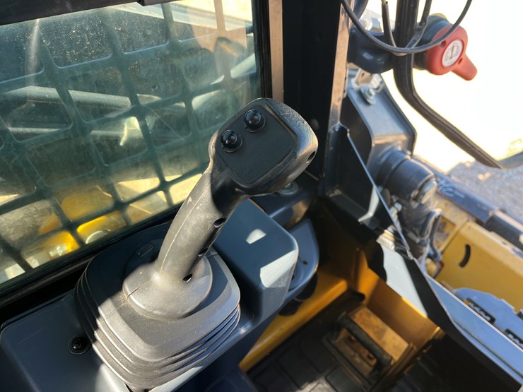 2019-deere-317g-image-19