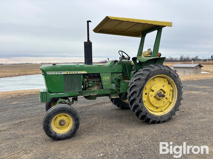 john-deere-2520-image-1