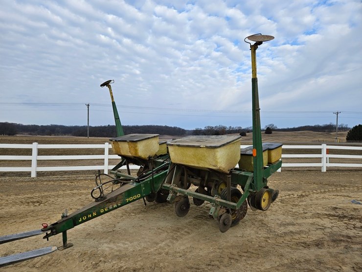 john-deere-7000-image-1