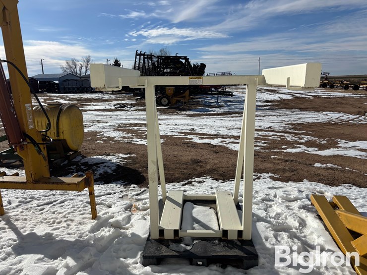 friesen-seed-tote-bag-lift-image-4