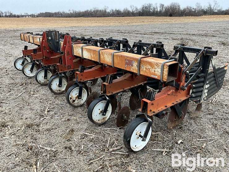 sukup-6r30”-3-pt-row-crop-cultivator-image-1
