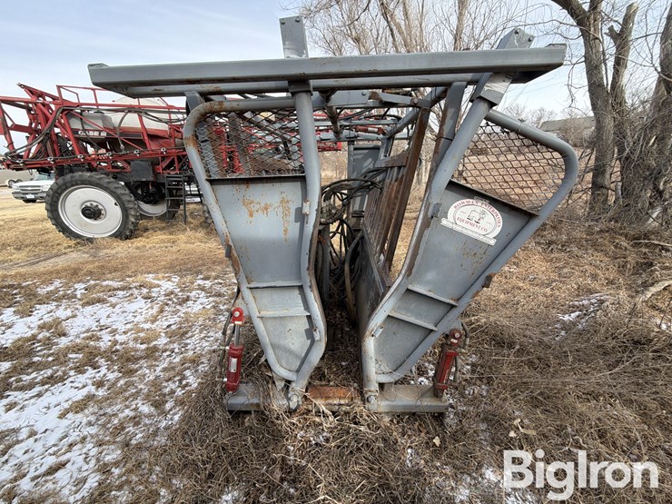 bowman-hydraulic-cattle-chute-image-2