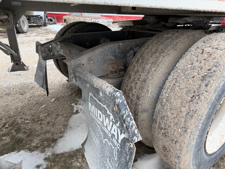 #1031-•-frieghtliner-conventional-image-6