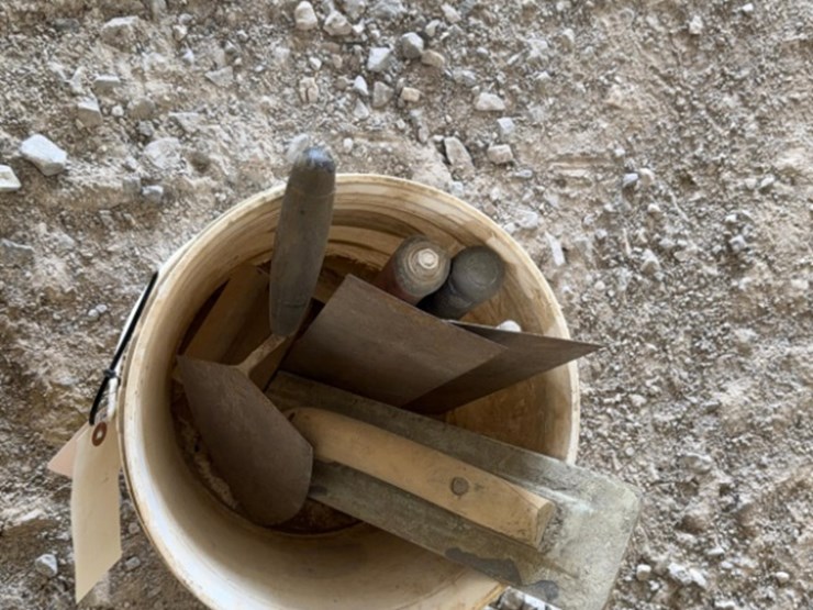 hand-trowels-and-edger-image-2