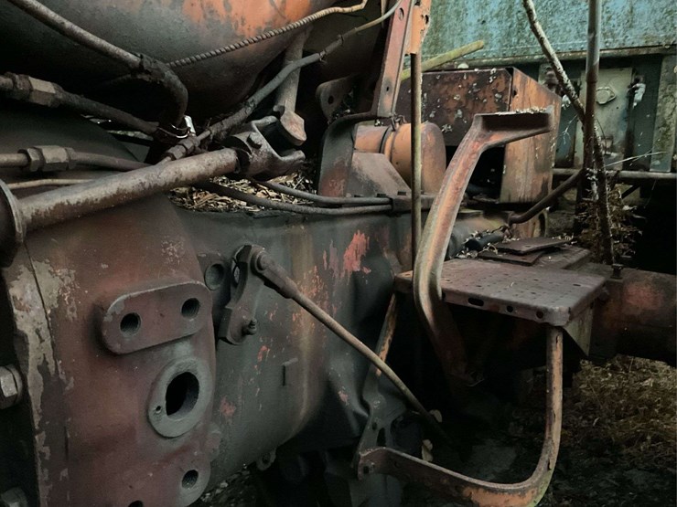 minneapolis-moline-m604-image-25