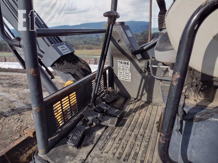 2013-deere-35d-image-11